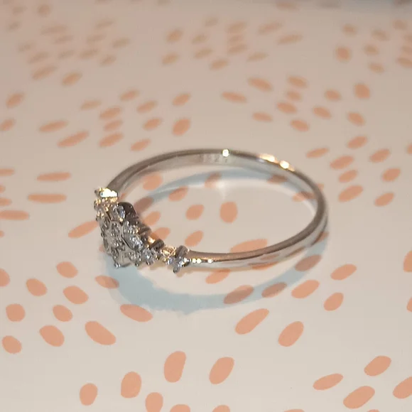 925 Sterling Silver Women's Ring - Picture 4 of 11